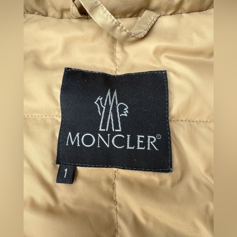MONCLER Minimalist sleek puffer coat. - Picture 8 of 12